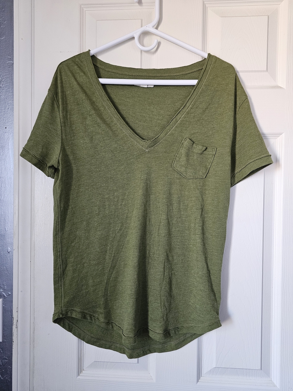 Aerie Slouchy V-Neck Pocket Tee - 2010s Tumblr Era Heathered Olive, Small